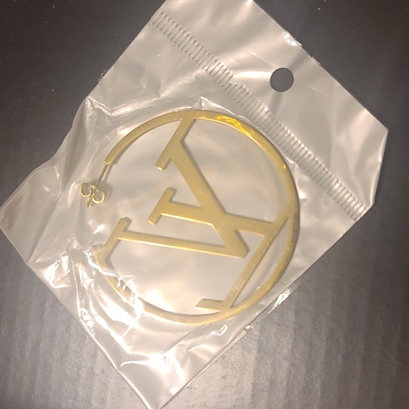 ***Rated 5 Stars Fashion Hoop Earrings BN - Picture 4 of 5